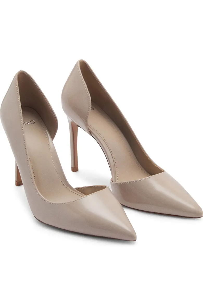 Customer wearing 14th & Union pumps
